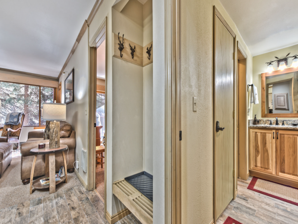 Ski in Ski out Park City condo sleeps 6